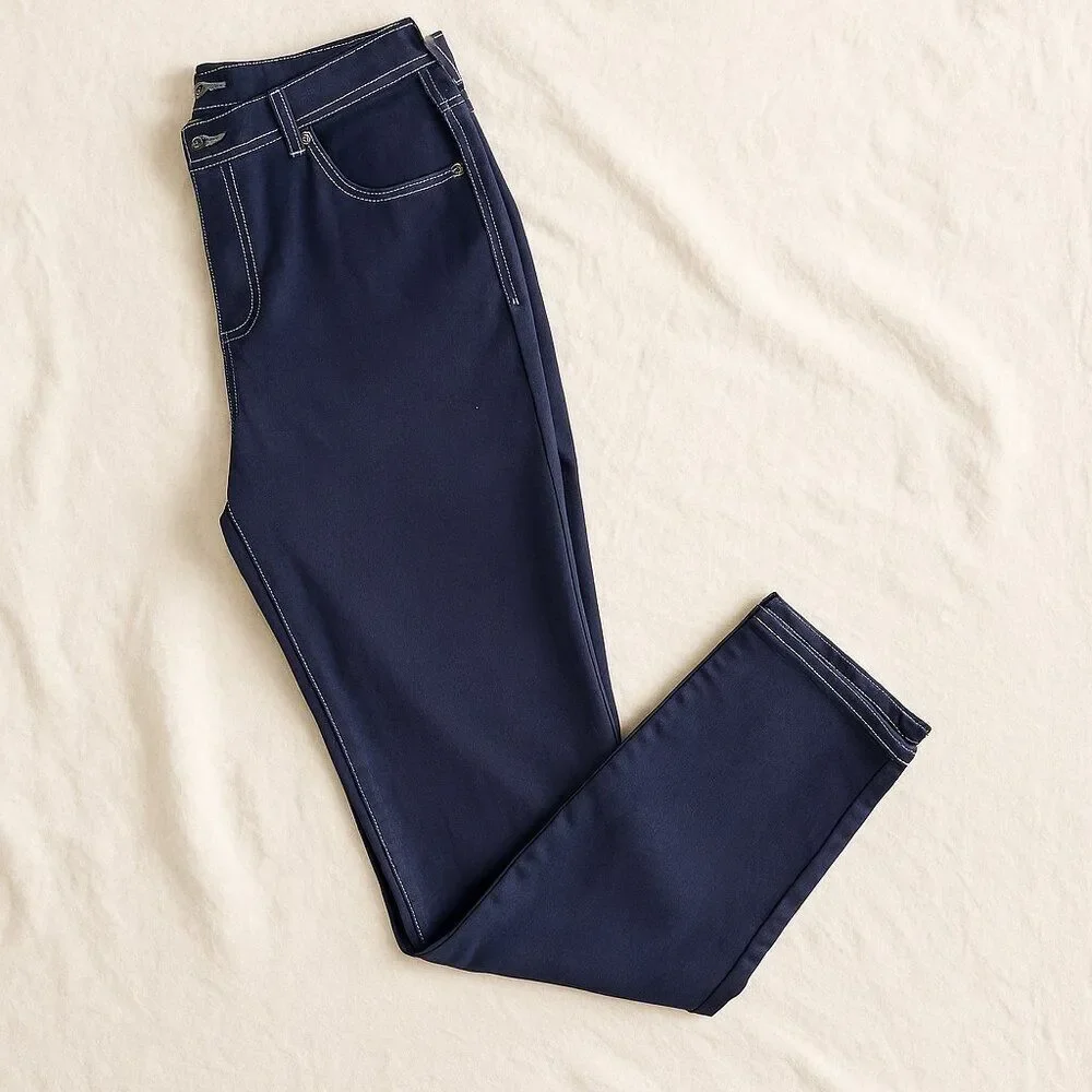 NWT Classic Fit Dark Wash Denim Jeans - White Contrast Stitching - Size 30